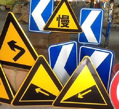 安乡标识标牌中颜色的确定是很重要的。